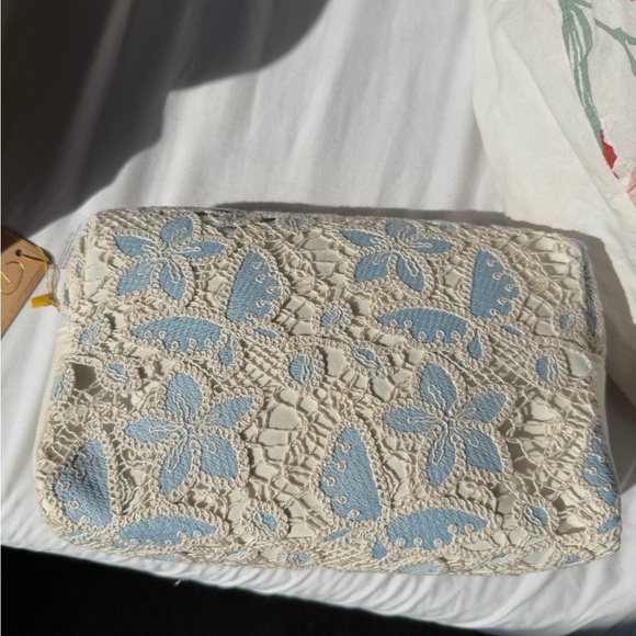 Elegant Lace Floral Women's Make up Bag - Picture 3 of 7